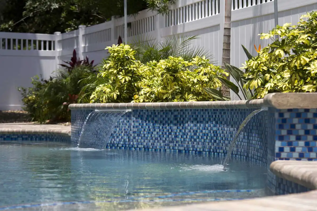 Close-up-of-planter-wall-with-waterfalls.jpg