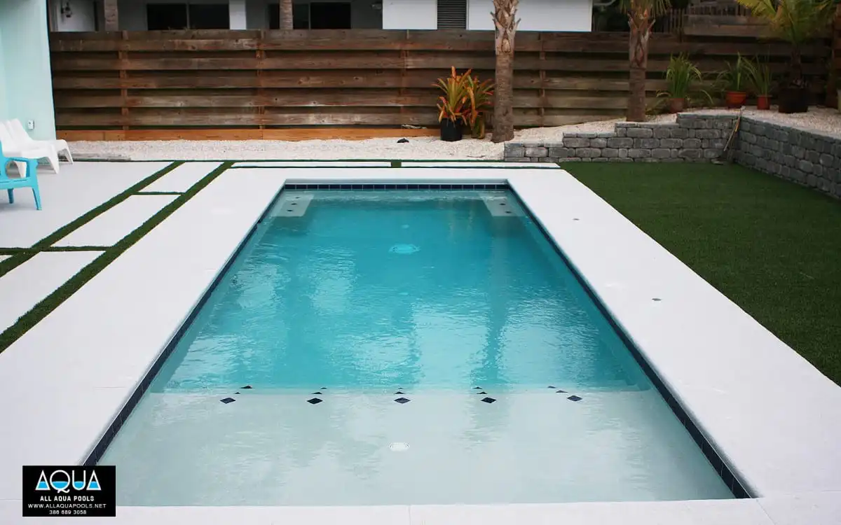 Modern-pool-with-bench-and-sun-shelf.jpg