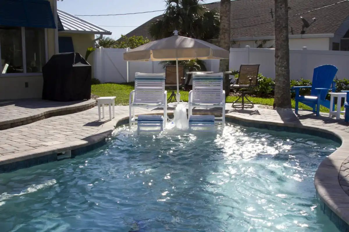 Sunshelf-with-bubbler-and-room-for-two-chairs.jpg