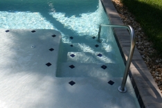 Sun shelf and stairs into pool