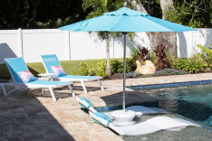 Pool deck and sun shelf with Ledge Loungers